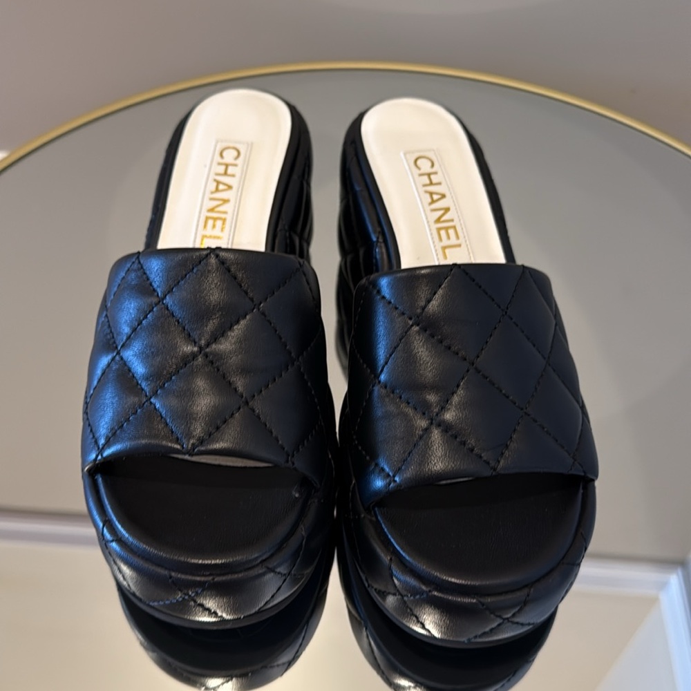 CHANEL 24P Dad Quilted Leather Platform Wedge CC interlocking slides mules 37.5 - Picture 9 of 17
